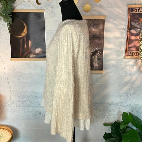 Mystree fussy cream sweater size medium - Picture 2 of 10
